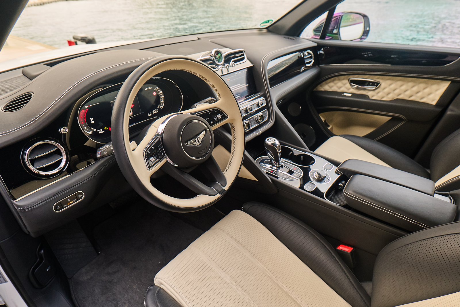 Bentley Bentayga — photo 6